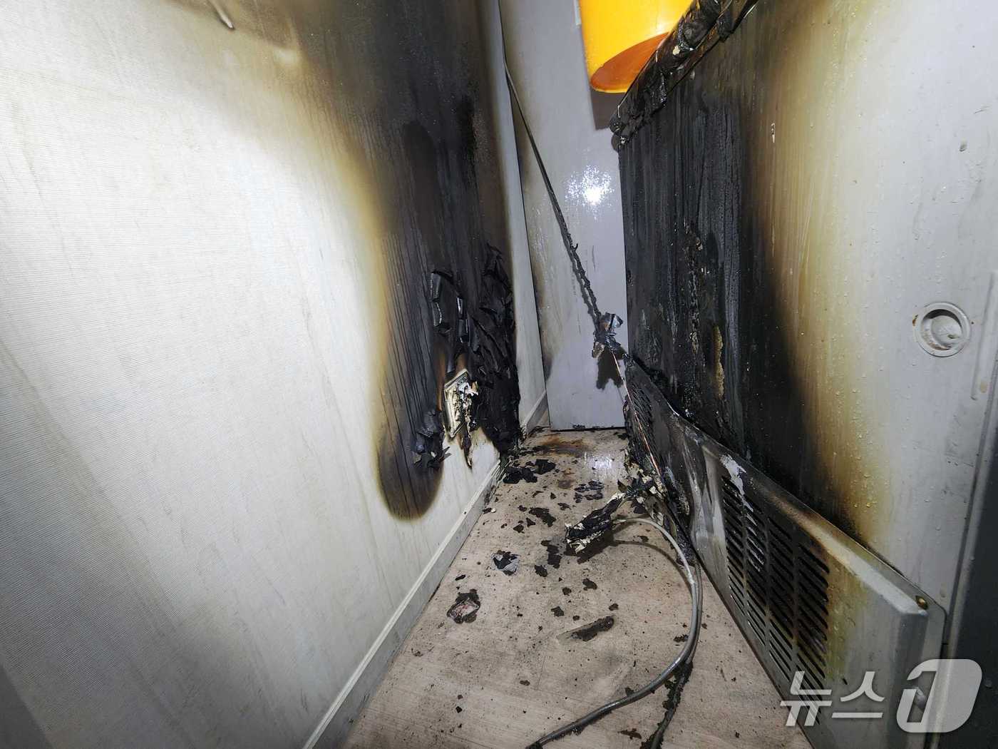 11일 오전 3시 33분쯤 강원 원주시 지정면 가곡리 한 아파트 1층 가구에서 발생한 화재가 약 50분 만에 진화됐다. (강원도소방본부 제공. 재판매 및 DB금지) 2026.2.11/뉴스1