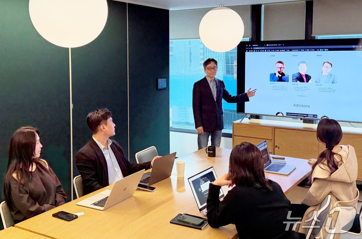 AI리더스포럼 3월 출범...말과 함께 하는 이색 워크숍도 진행 - 뉴스 썸네일 이미지