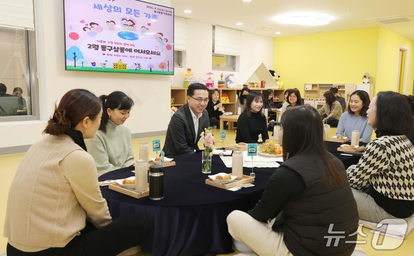 박희조 동구청장이 동구통합가족센터에서 열린 ‘동구살롱에 어서오세요’ 간담회를 하고 있다.(동구 제공. 재판매 및 DB금지)