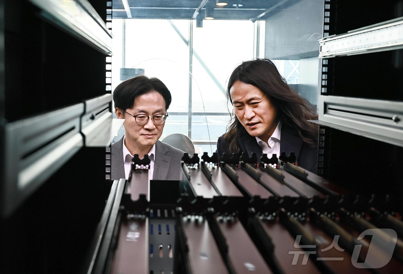 레니게이드 양산·유럽 검증 병행...퓨리오사AI 8000억 클로징 초읽기 - 뉴스 썸네일 이미지