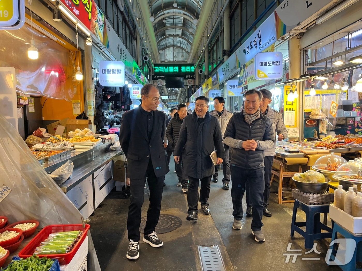 박희용 위원장이 설 명절 특별치안활동 추진 상황을 점검하고 있다.(대전시 제공. 재판매 및 DB금지)/뉴스1