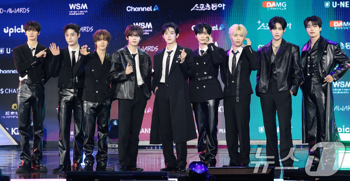 제로베이스원 김규빈(왼쪽부터)과 김지웅, 석매튜, 한유진, 장하오, 성한빈, 김태래, 리키, 박건욱 2026.2.11 ⓒ 뉴스1 권현진 기자