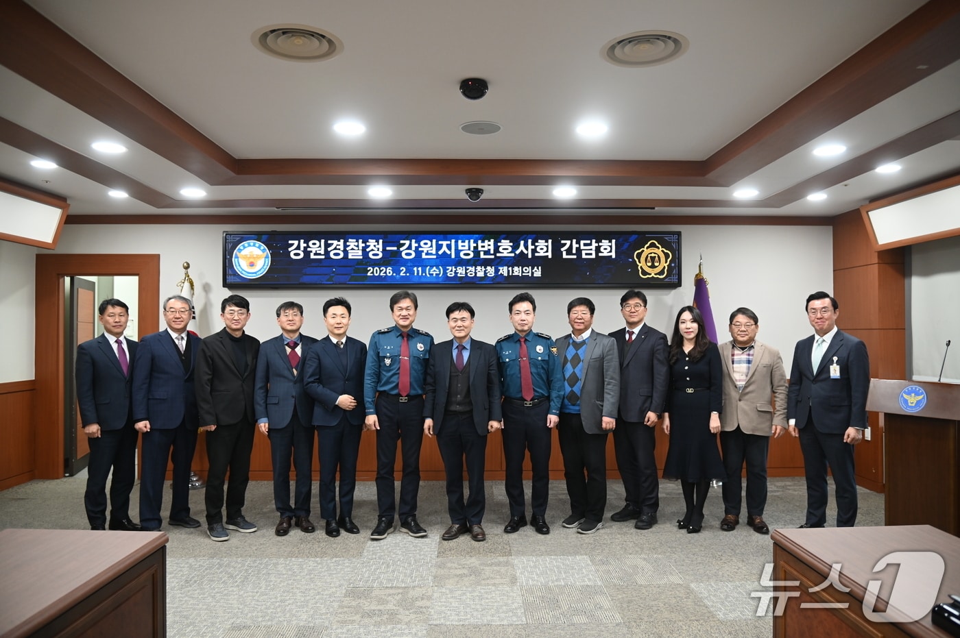 강원경찰청‧강원변호사회는 11일 '경찰 수사 신뢰성 제고 위한 변호인 조력권 강화 방안' 등을 위한 간담회를 개최했다.(강원경찰청 제공. 재판매 및 DB금지)/뉴스1