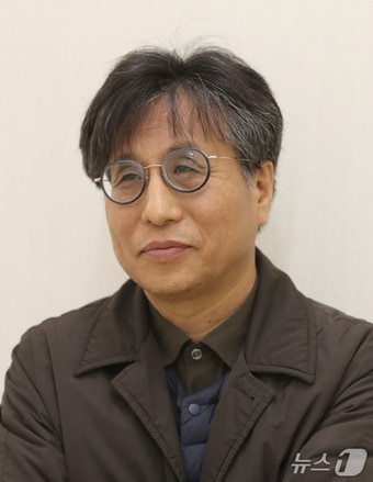 사무금융 우분투재단은 12일 정기 이사회에서 이창곤 중앙대학교 사회복지대학원 겸임교수(전 한겨레경제사회연구원장)(사진)를 신임 이사장으로 선출했다고 밝혔다.(사무금융 우분투재단 제공)