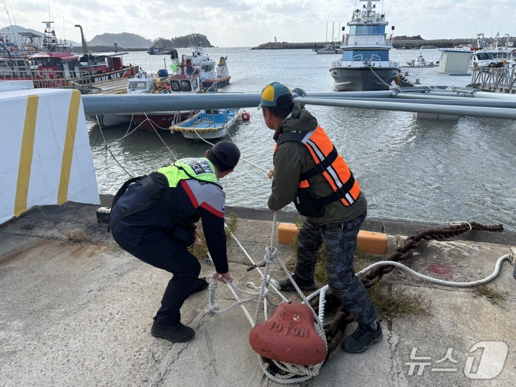 해양재난구조대와 합동 순찰하는 목포해경. (목포해경 제공. 재판매 및 DB 금지)