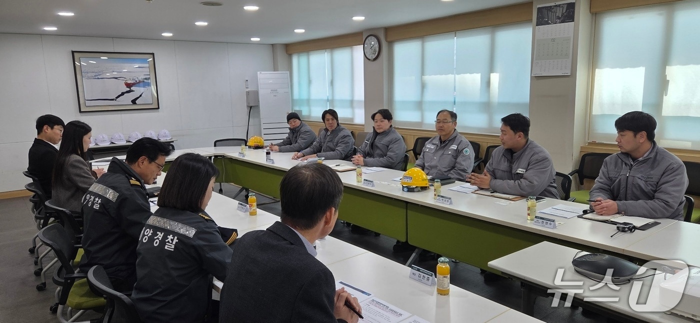 지난 11일 열린 부산해경-HJ중공업 방제협력회의 모습 (부산해경 제공. 재판매 및 DB금지)