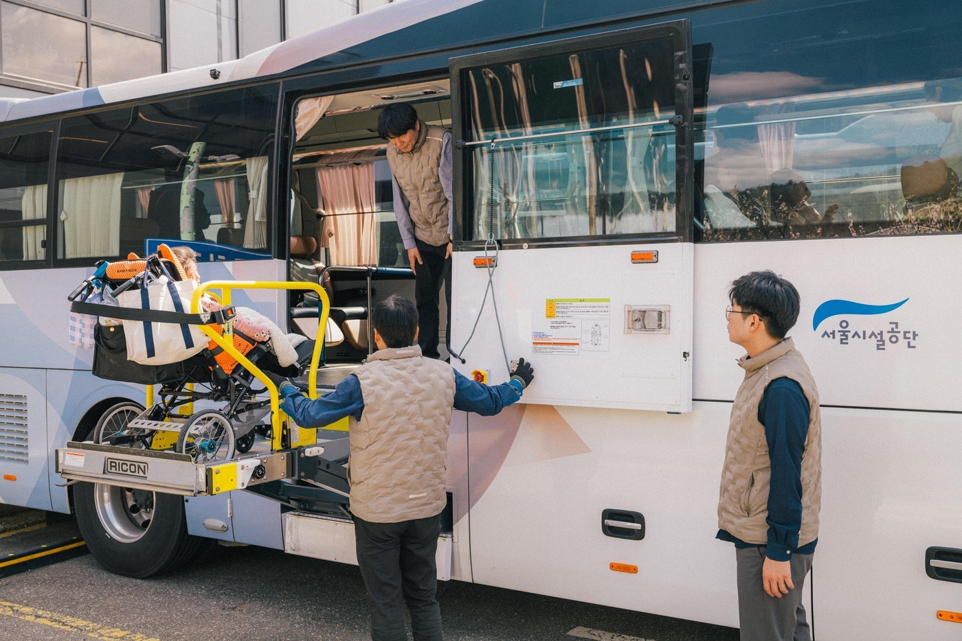 장애인 나들이 동행 버스(서울시 제공)