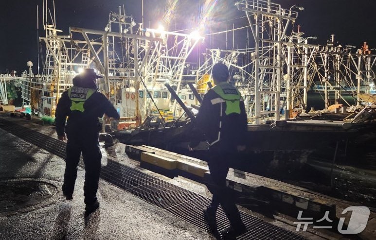 목포해경이 설 연휴를 대비해 안전점검을 벌이고 있다.(목포해경 제공. 재판매 및 DB 금지)