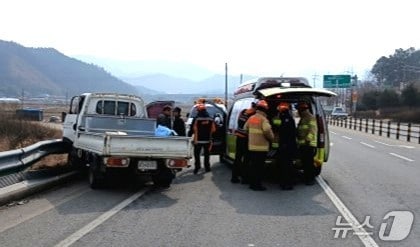 14일 오전 10시 54분께 전북 진안군 진안읍 단양리의 한 도로에서 경차와 1t 트럭이 서로 충돌하는 사고가 발생했다.(전북소방본부 제공, 재판매 및 DB 금지)/뉴스1