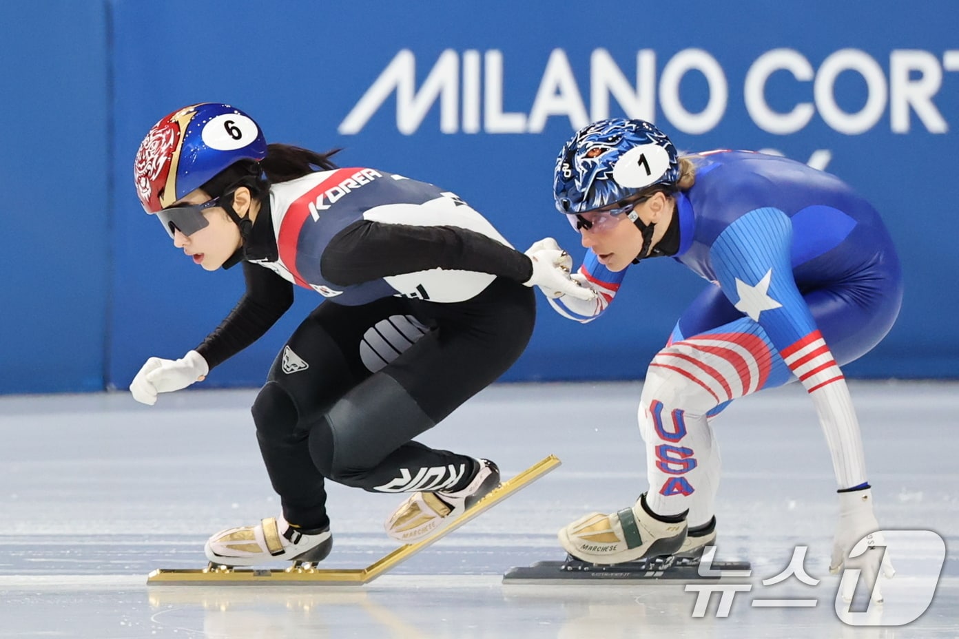 쇼트트랙 김길리가 16일(현지시간) 이탈리아 밀라노 아이스스케이팅 아레나에서 열린 2026 밀라노·코르티나담페초 동계올림픽 쇼트트랙 여자 1000m 준준결승에서 조2위로 결승선을 통과하고 있다. 2026.2.16 ⓒ 뉴스1 김진환 기자