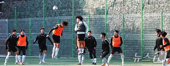 지난달 열린 제천 시민축구단 선수 선발 공개 테스트./뉴스1 손도언 기자