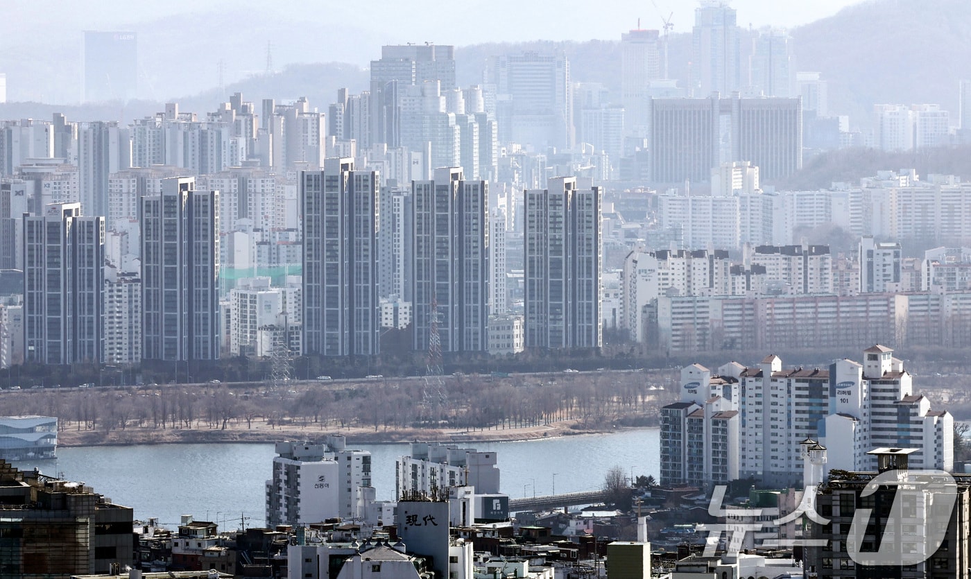 서울 남산에서 바라본 서울 시내. 2026.2.18 ⓒ 뉴스1 DB