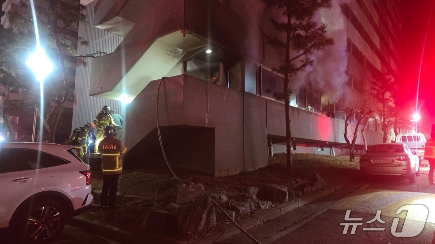  아산 배미동 아파트 화재 현장. (아산소방서 제공, 재판매 및 DB금지) / 뉴스1