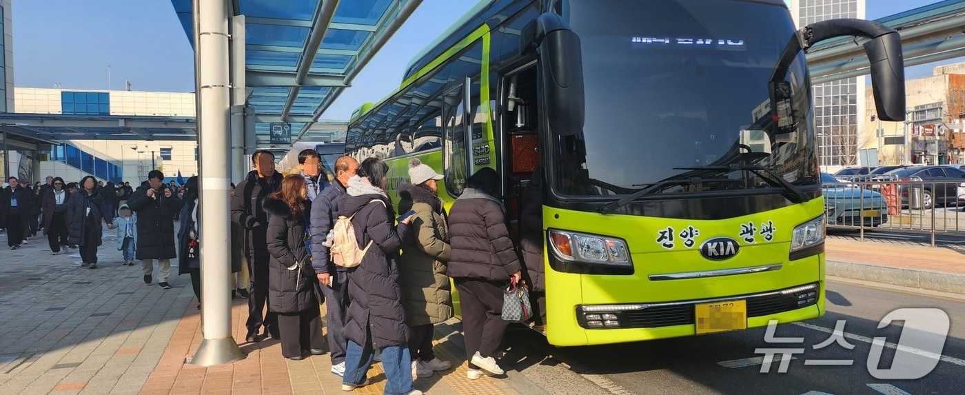 제천에 온 단체관광객 모습 (제천시 제공. 재판매 및 DB금지)/뉴스1