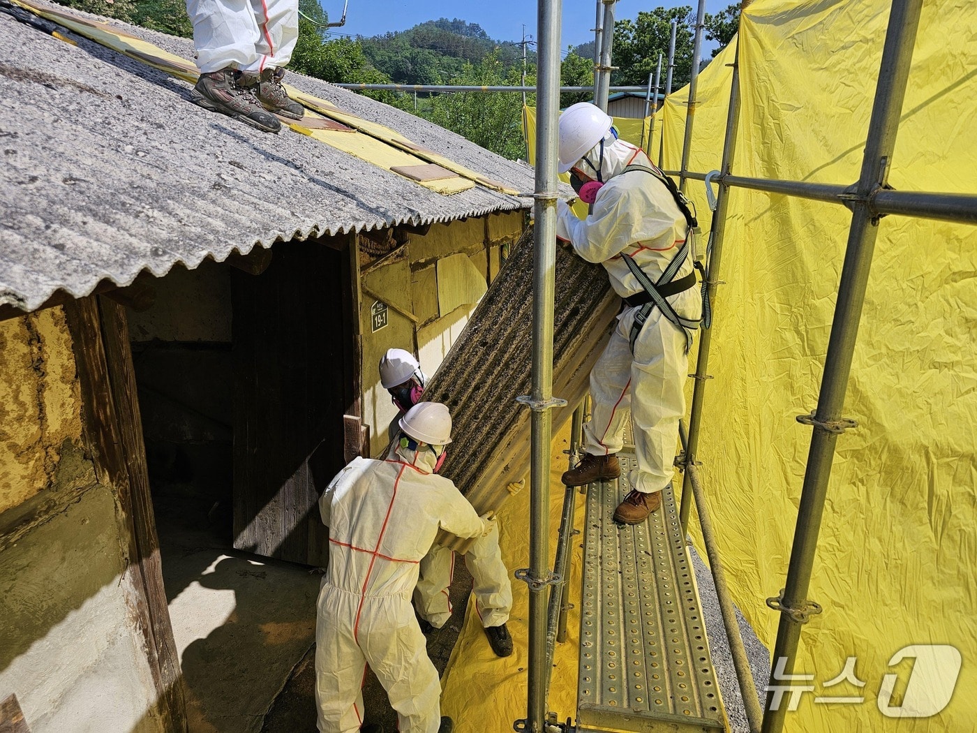 전북 진안군이 쾌적한 주거 환경을 조성하기 위해 '슬레이트 처리 지원사업'을 시행한다.(진안군제공. 재판매 및 DB금지)2026.2.19/뉴스1