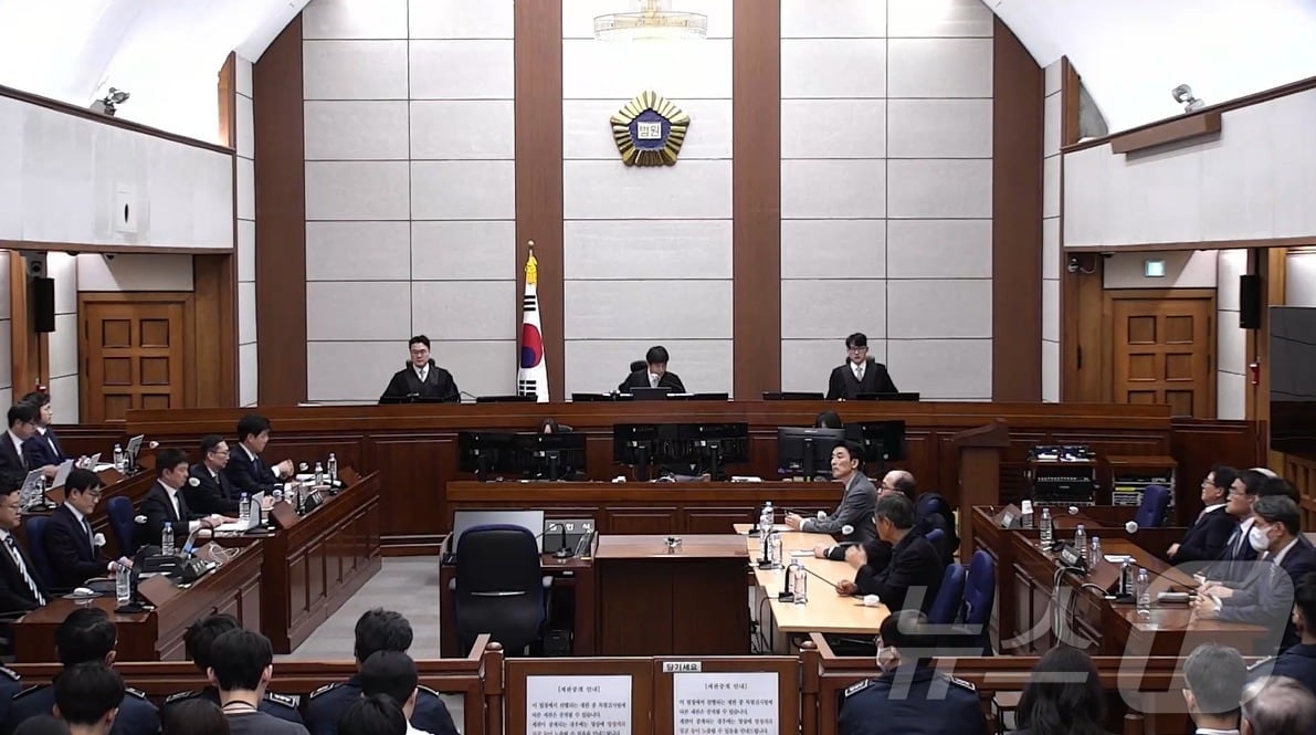 19일 오후 서울 서초구 서울중앙지방법원에서 윤석열 전 대통령의 12·3 비상계엄 관련 내란 우두머리 혐의 사건 1심 선고공판이 열리고 있다. (서울중앙지법 제공. 재판매 및 DB 금지) 2026.2.19 ⓒ 뉴스1