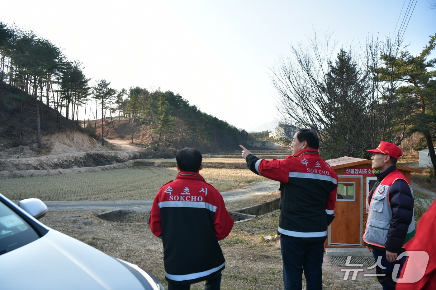 산불 취약지 현장 점검하는 이병선 강원 속초시장 자료사진.(속초시 제공, 재판매 및 DB 금지)