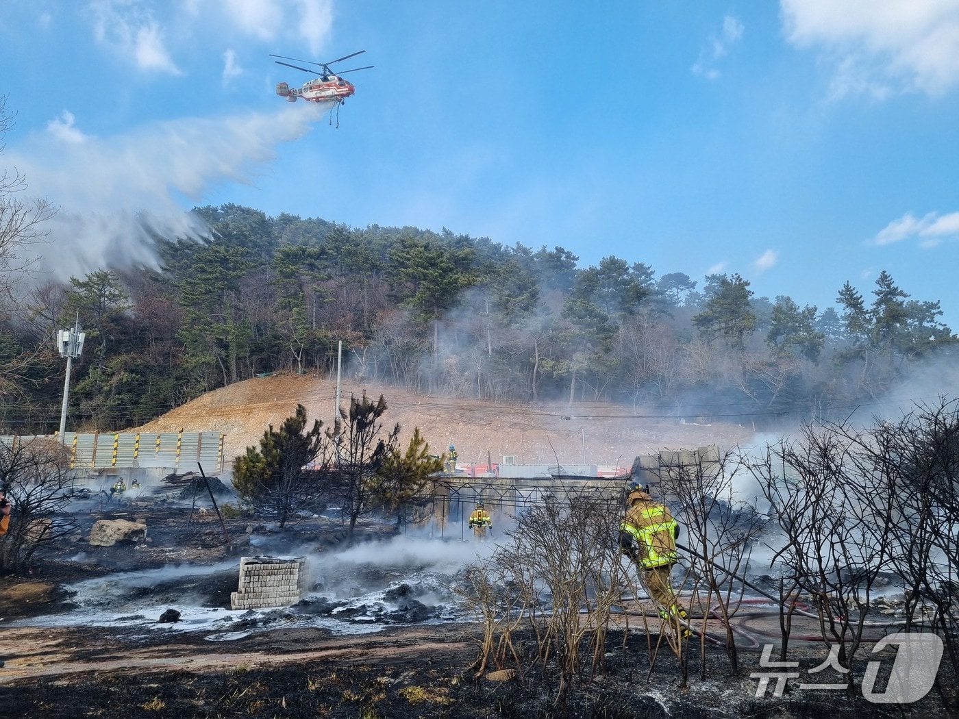 부산 기장군 대변리 컨테이너서 화재.(부산시소방본부 제공. 재판매 및 DB금지)