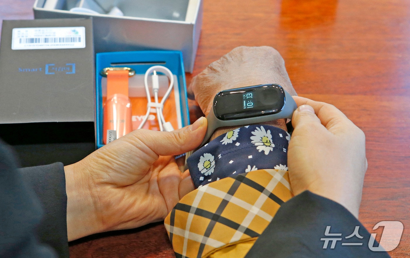 전북 임실군 치매안심센터가 치매 환자의 실종을 예방하고, 실종 노인의 신속한 발견을 위한 GPS형 배회감지기를 무상으로 지원한다.(임실군제공, 재판매 및 DB금지)2026.2.2/뉴스1