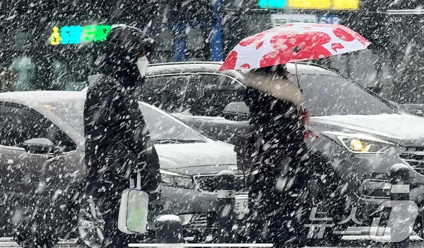 눈 내리는 거리.(뉴스1 DB)