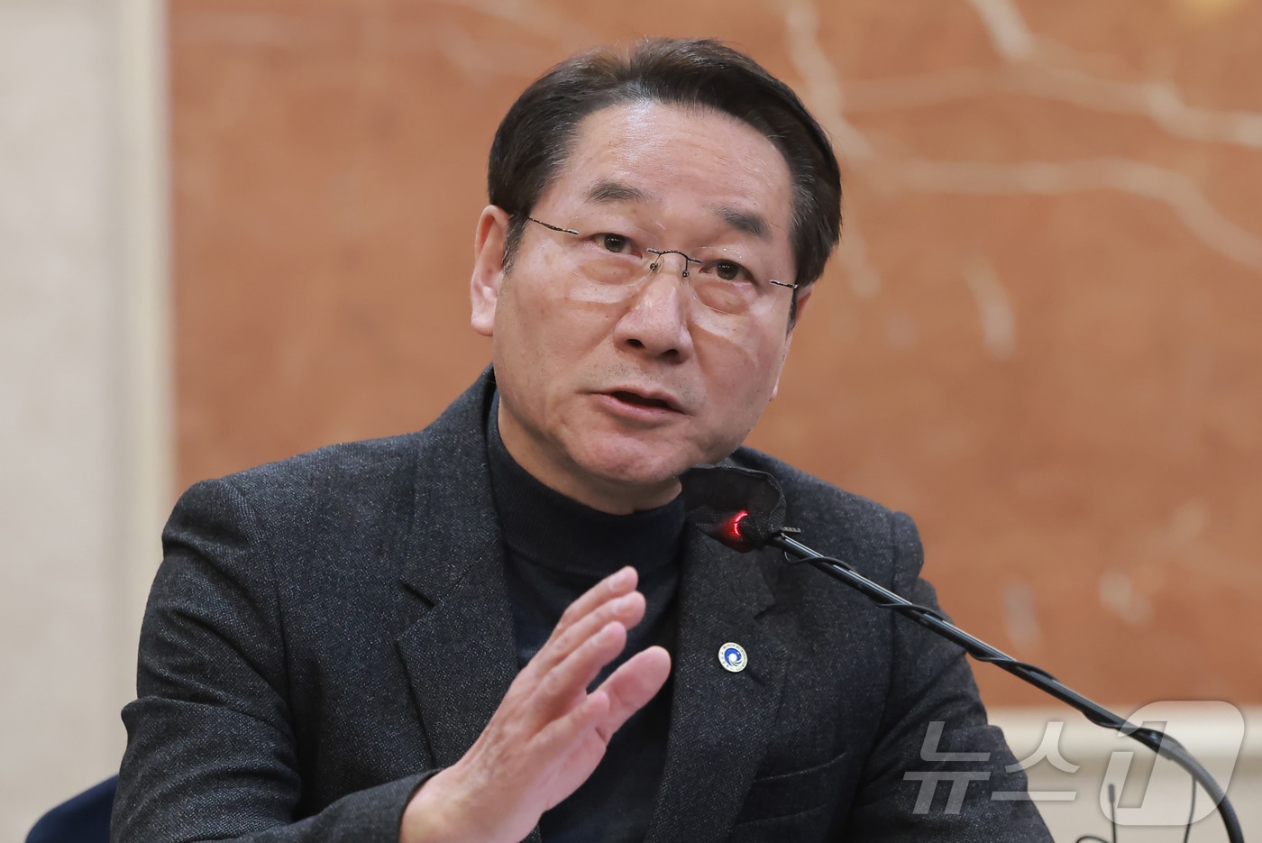 유정복 인천시장이 2일 서울 여의도 켄싱턴호텔에서 열린 광역자치단체 통합 관련 시장·도지사 연석회의에 참석해 발언하고 있다. (공동취재) 2026.2.2 ⓒ 뉴스1 김민지 기자