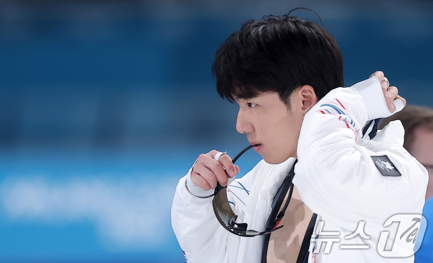 스피드스케이팅 정재원이 19일(현지시간) 이탈리아 밀라노 스피드스케이팅 스타디움에서 열린 스피드 스케이팅 남자 1500m에 출전하고 있다. 2026.2.20 ⓒ 뉴스1 김성진 기자