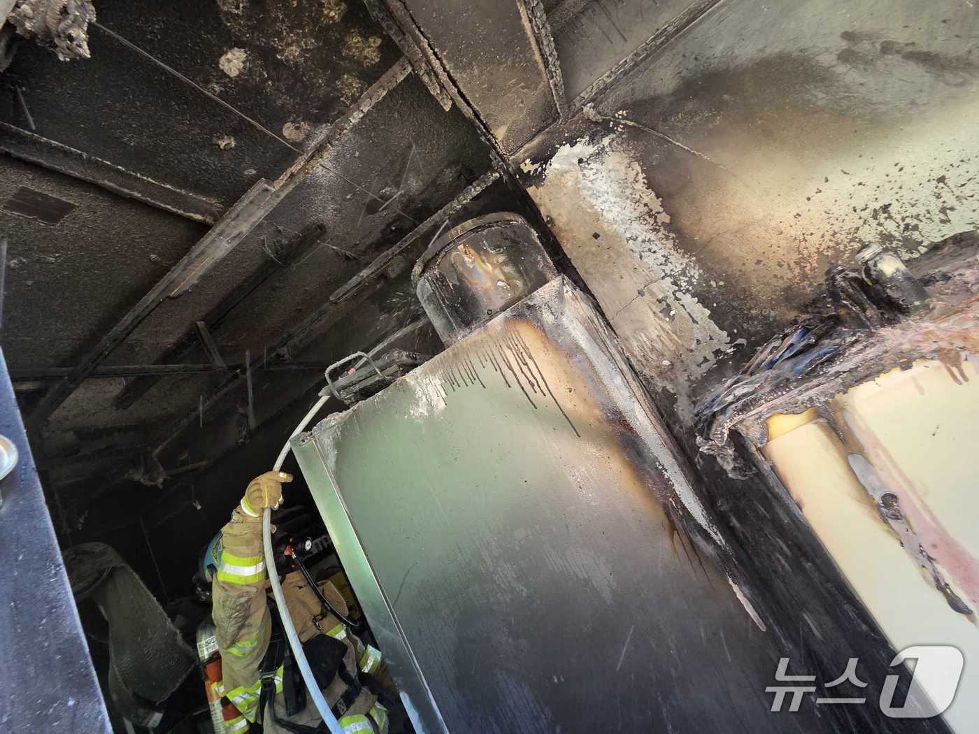 강원 양양 현북면 원일전리 펜션 화재 현장.(강원도소방본부 제공, 재판매 및 DB금지)