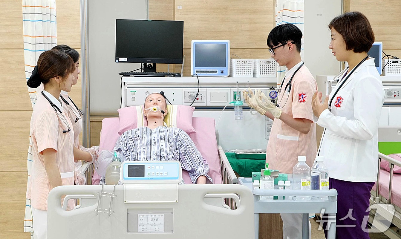 계명문화대 간호학과 실습실에서 학생들이 실습하는 모습. (계명문화대 제공. 재판매 및 DB금지)