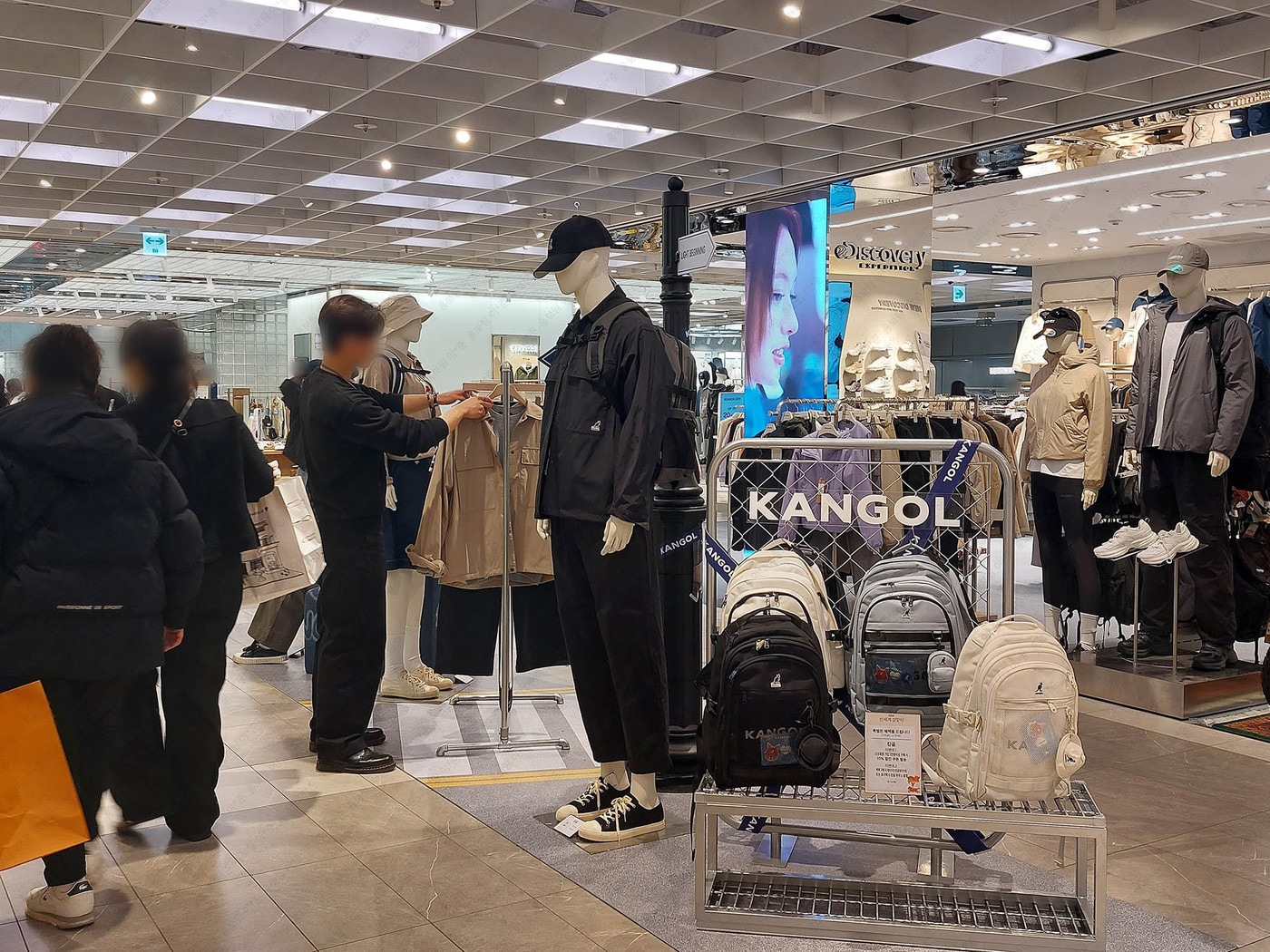 봄맞이 분주한 유통가...관련 팝업·프로모션 연이어[주말쇼핑포인트] - 뉴스 썸네일 이미지