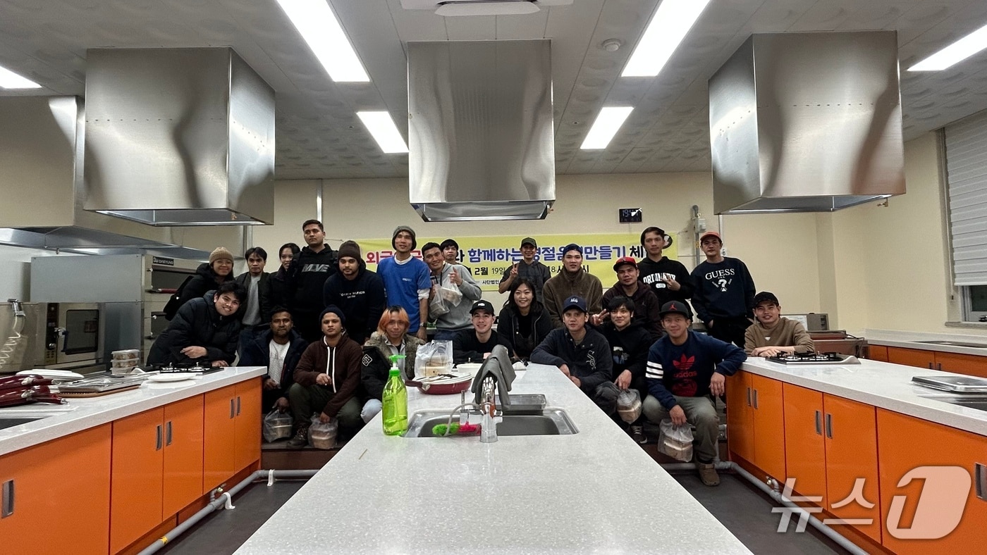 속초해양산단 외국인 근로자 명절음식 만들기 체험.(속초시 제공, 재판매 및 DB 금지) 2026.2.20/뉴스1