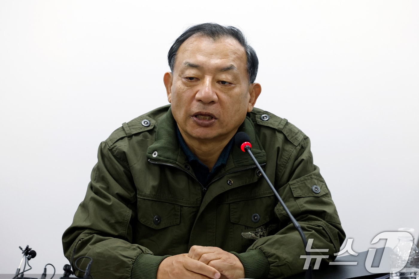 지난 20일 야상 차림의 이정현 국민의힘 공천관리위원장이 서울시 영등포구 여의도 국민의힘 당사에서 열린 제9회 전국동시지방선거 중앙당 공천관리위원회 제1차 회의에서 모두 발언을 하고 있다. 2026.2.20 ⓒ 뉴스1 박정호 기자