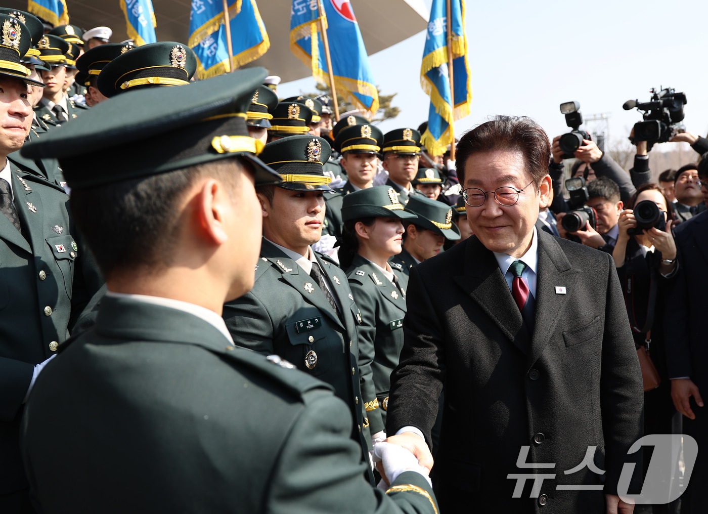 https://i3n.news1.kr/system/photos/2026/2/20/7758359/high.jpg
