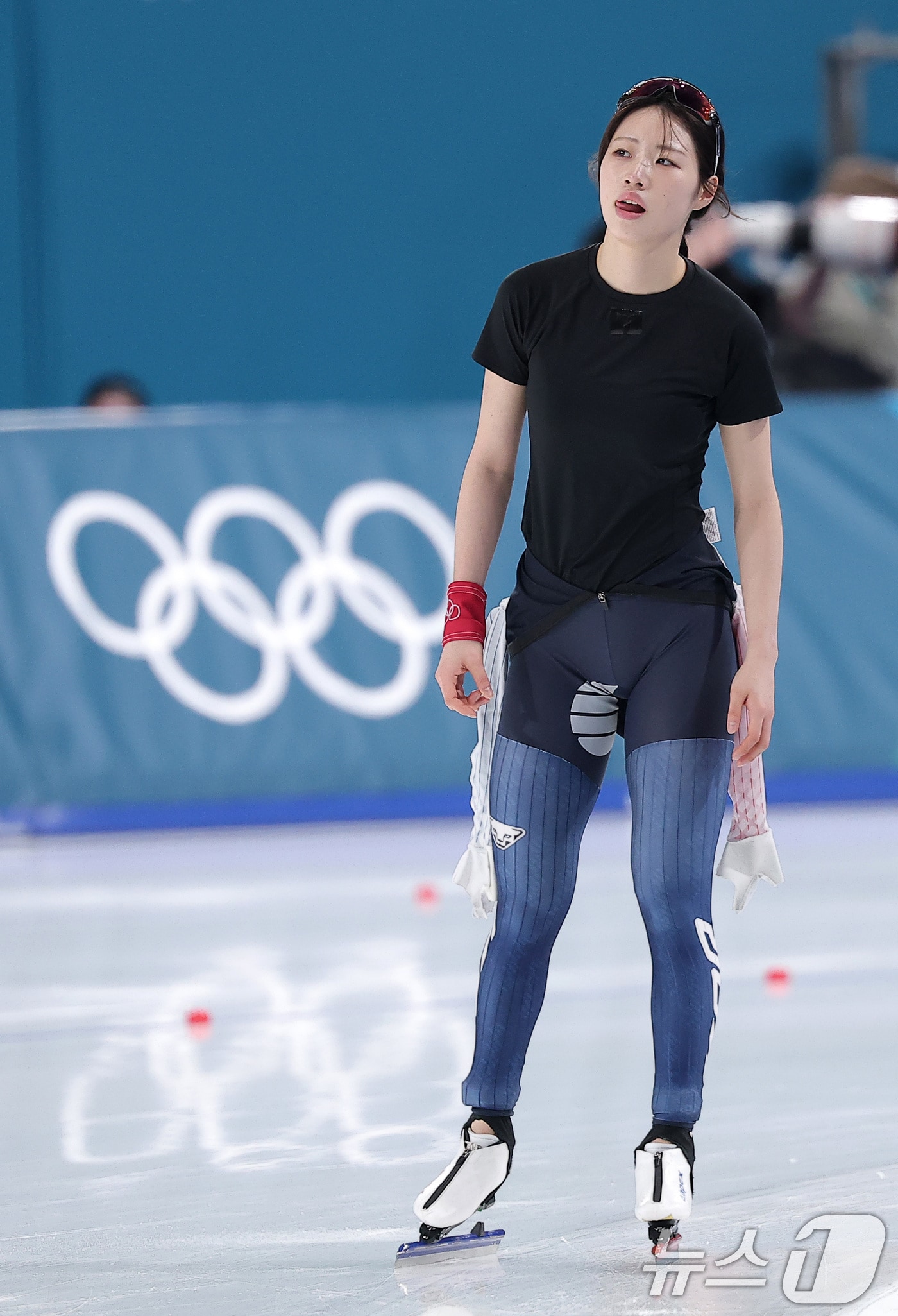 스피드스케이팅 임리원이 20일(현지시간) 이탈리아 밀라노 스피드스케이팅 스타디움에서 열린 스피드 스케이팅 여자 1500m에서 레이스를 마친 후 기록을 확인하고 있다. 2026.2.21 ⓒ 뉴스1 김성진 기자