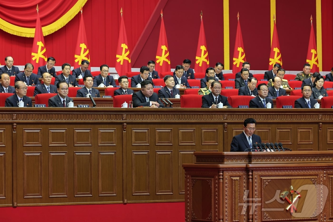 (평양 노동신문=뉴스1) = 북한 노동당 기관지 노동신문은 "제9차 당 대회 3일차 회의에서 김정은 노동당 총비서가 자신감에 부응한 새로운 투쟁 전략을 천명했다"라고 22일 보도했다. [국내에서만 사용가능. 재배포 금지. DB 금지. For Use Only in the Republic of Korea. Redistribution Prohibited] rodongphoto@news1.kr