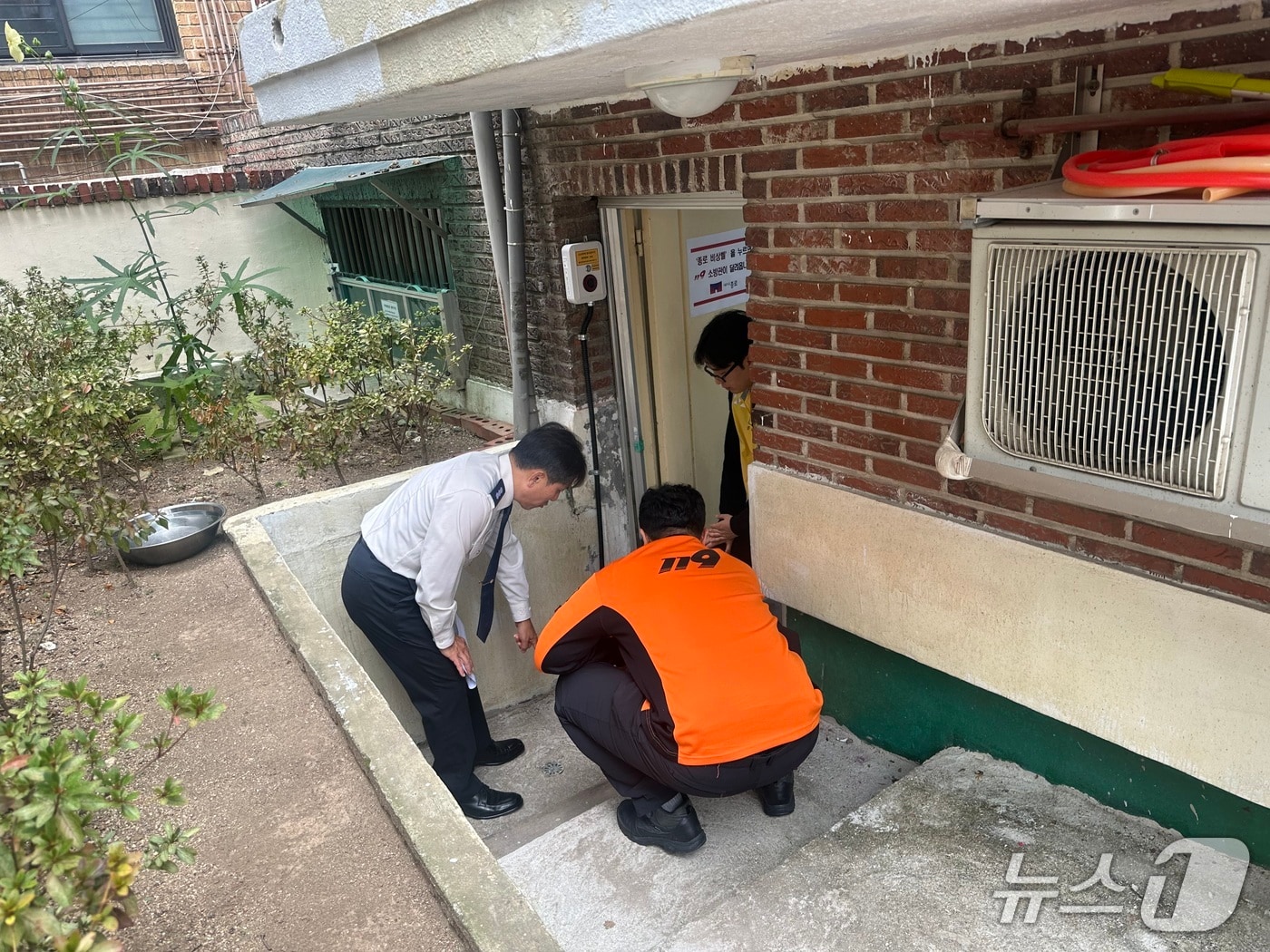 '약자와의 동행 자치구 지원사업' 최우수사업, 지하주택119연계종로비상벨설치.(서울시 제공)