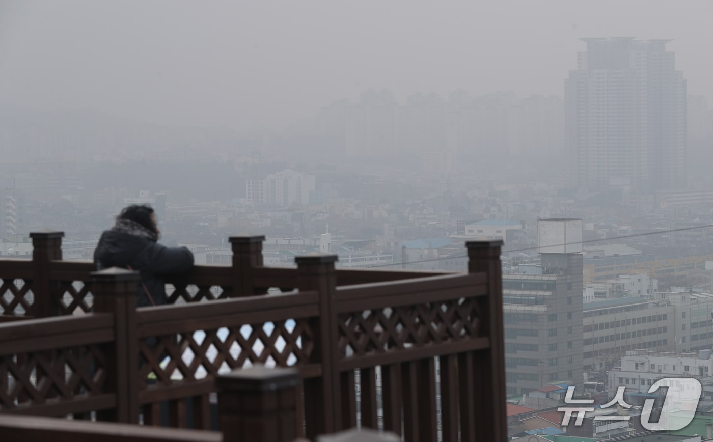 미세먼지로 희뿌연 청주시./뉴스1 