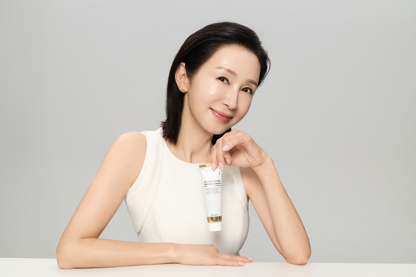 홈앤쇼핑, 배우 전인화와 '저속노화' 알부민 크림 출시 - 뉴스 썸네일 이미지