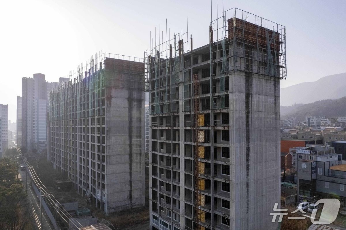 20년간 방치된 경북 칠곡군 북삼읍 JK아파트가 철거된다.(칠곡군 제공. 재판매 및 DB금지)/뉴스1