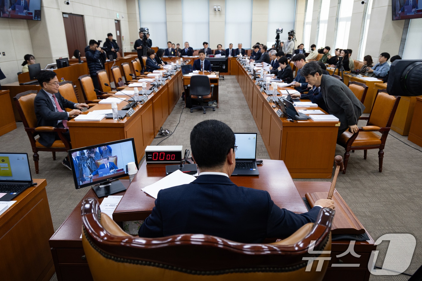 국회 행정안전위원회는 이날 전체회의에서 범여권 주도로 재외국민의 국민투표권을 보장하는 내용의 국민투표법 개정안을 통과시켰다. 2026.2.23 ⓒ 뉴스1 유승관 기자
