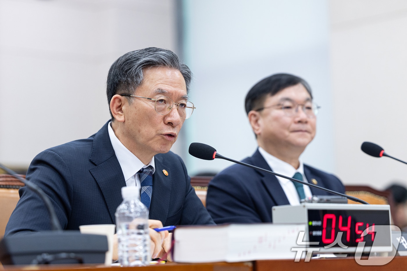 23일 서울 여의도 국회에서 열린 제432회국회(임시회) 법제사법위원회 제3회 전체회의에서 정성호 법무부 장관이 의원 질의에 답변하고 있다. 2026.2.23 ⓒ 뉴스1 이승배 기자