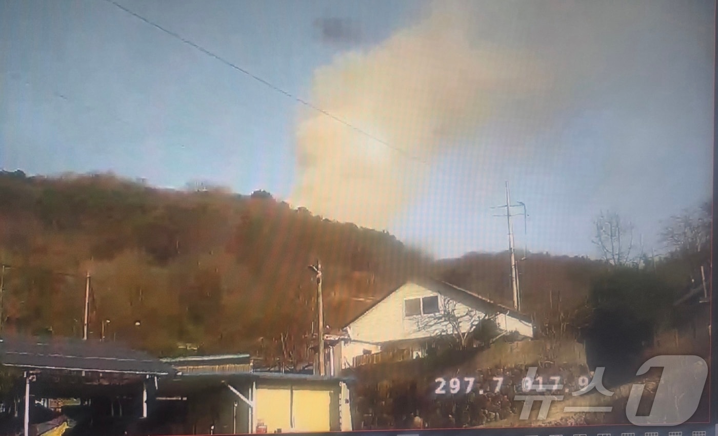 23일 오후 4시 5분쯤 순천시 상사면 호사산에서 산불이 발생해 당국이 진화작업을 벌이고 있다. (전남소방본부 제공. 재판매 및 DB금지) ⓒ 뉴스1 김성준 기자