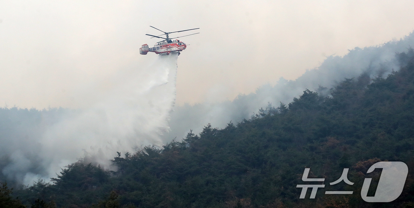 산불 진화 헬기 자료사진 /ⓒ 뉴스1 