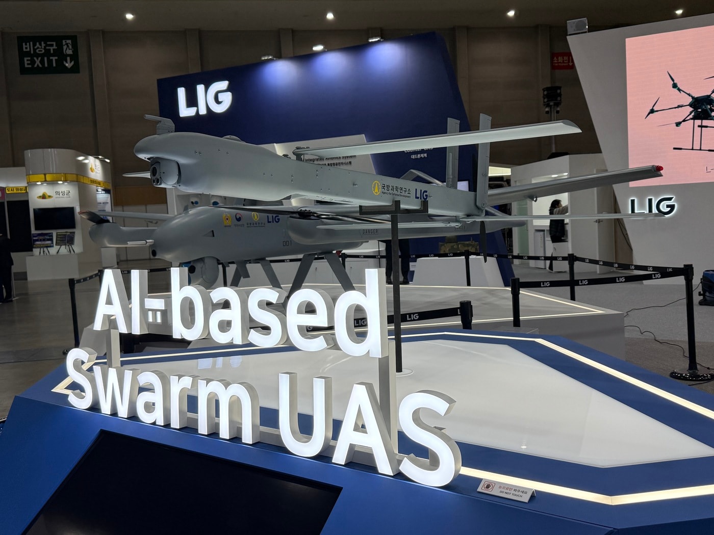 LIG넥스원의 인공지능(AI) 기반 군집무인기. (LIG넥스원 제공)