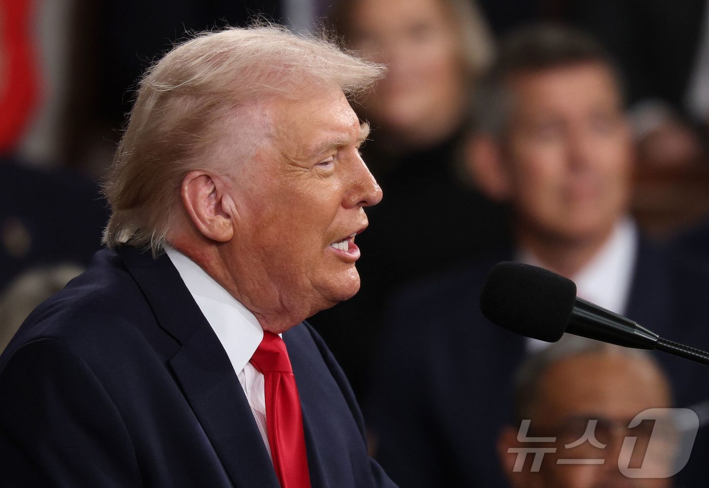 도널드 트럼프 미국 대통령이 24일(현지시간) 워싱턴 DC 미국 국회의사당 하원 회의장에서 2기 첫 국정연설을 하고 있다. 2026.02.24. ⓒ AFP=뉴스1