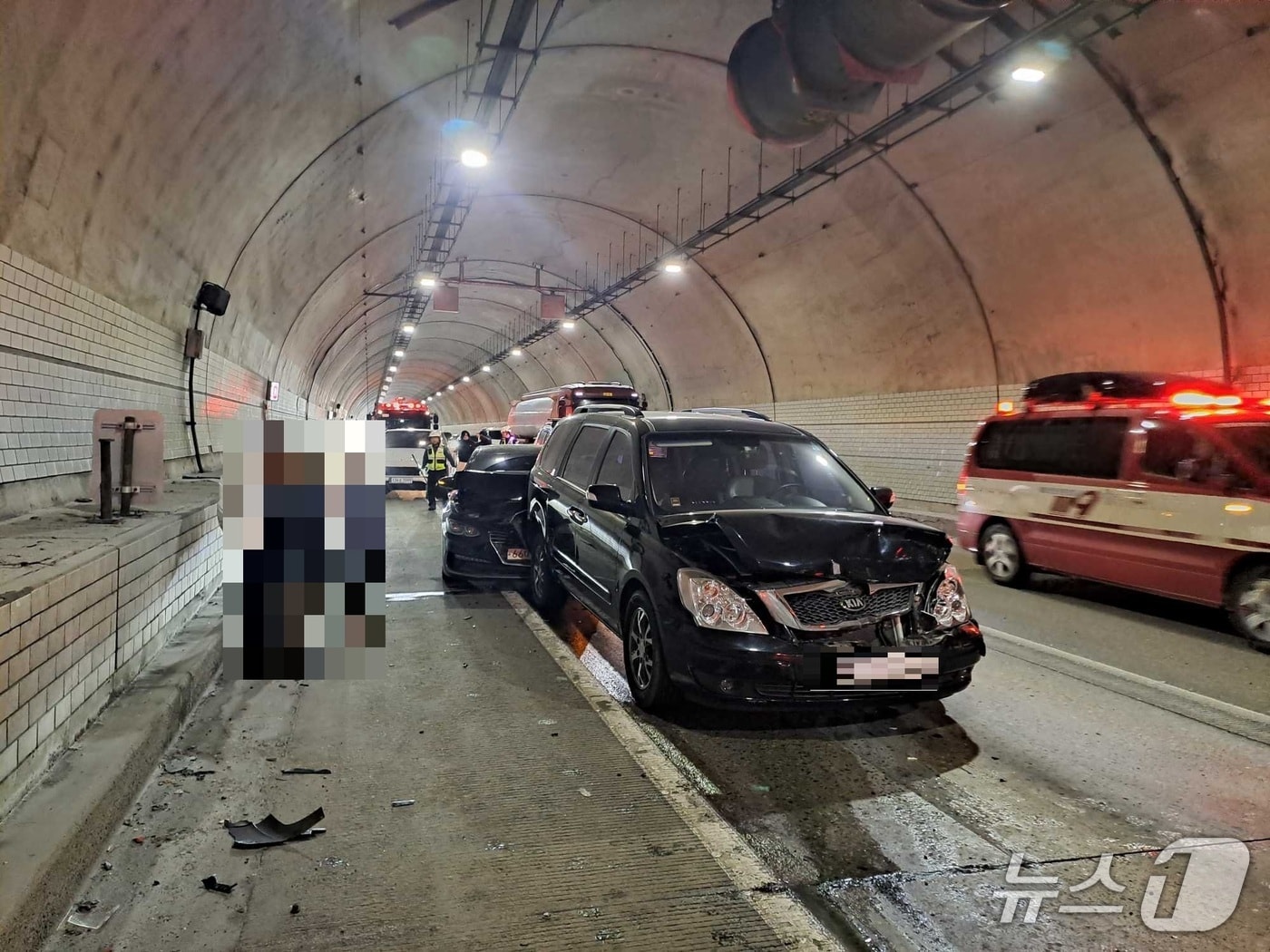 강원 강릉 왕산면 영동고속도로 대관령 4터널 강릉방향 교통사고 현장.(강원도소방본부 제공, 재판매 및 DB금지)