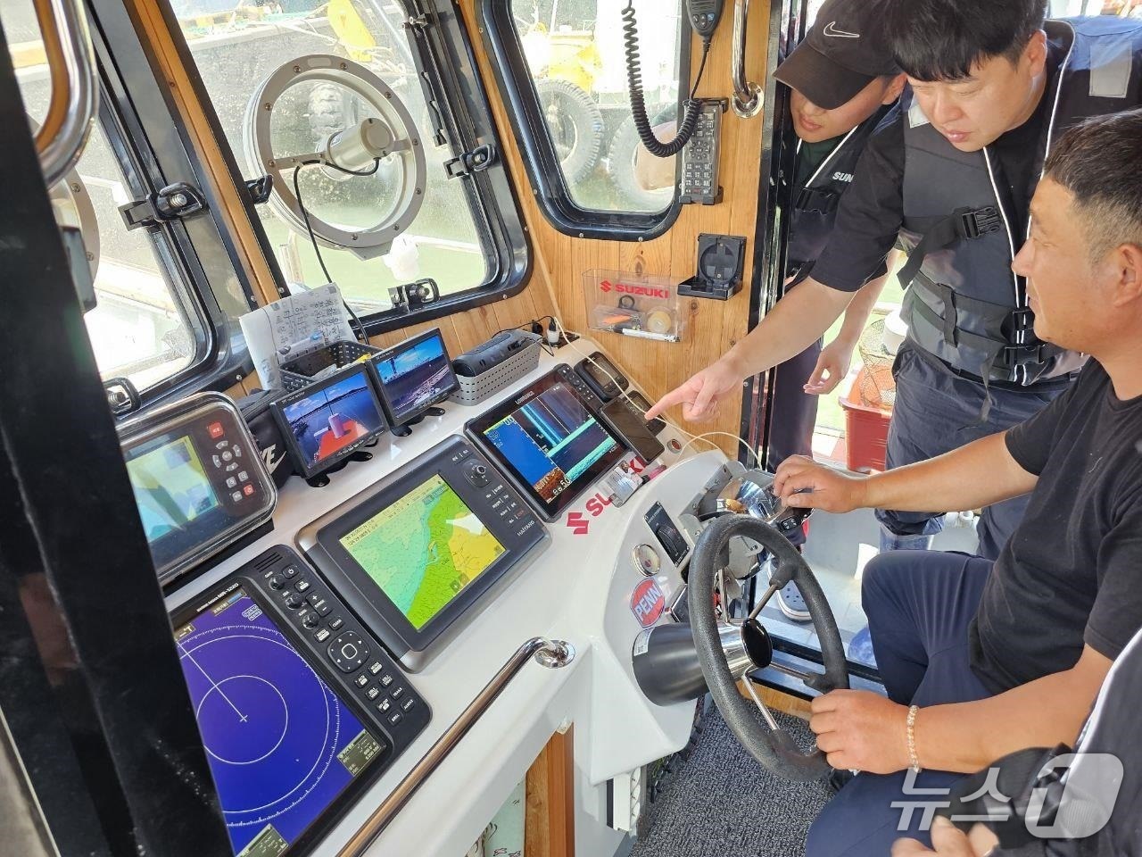 어선어업 현장실습에 참여하고 있는 청년어업인 (수산자원공단 제공. 재판매 및 DB금지)