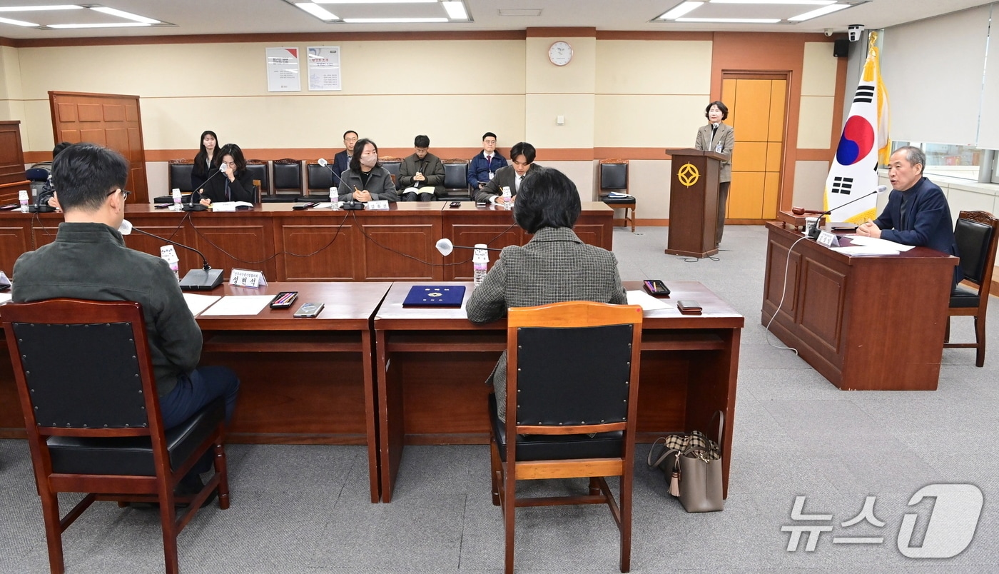 진주시가 26일 시청 상황실에서 ‘2026년 제1회 진주시 투자유치 기본계획’을 열고 있다(진주시 제공. 재판매 및 DB금지).