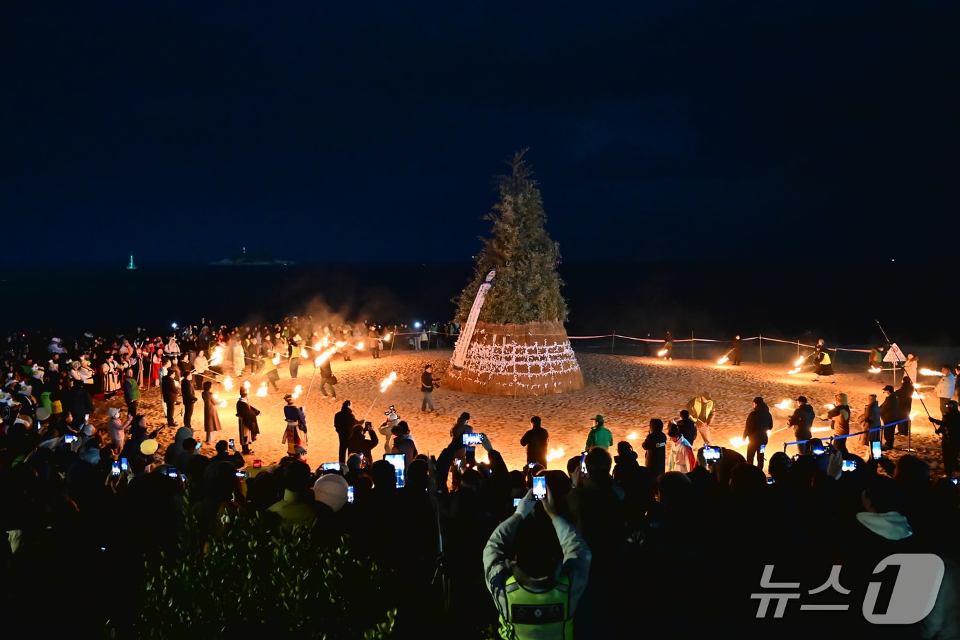 지난해 강원 속초 정월대보름 행사.(속초시 제공, 재판매 및 DB 금지) 2026.2.26/뉴스1