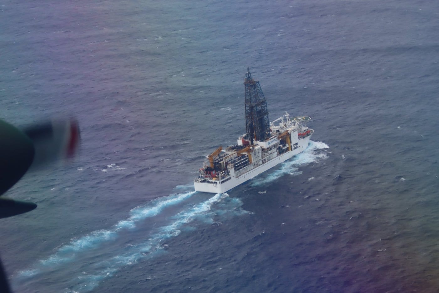 해상자위대가 구조용 비행정을 통해 찍은 탐사선 지큐 사진. (방위성·자위대 소셜미디어 엑스)