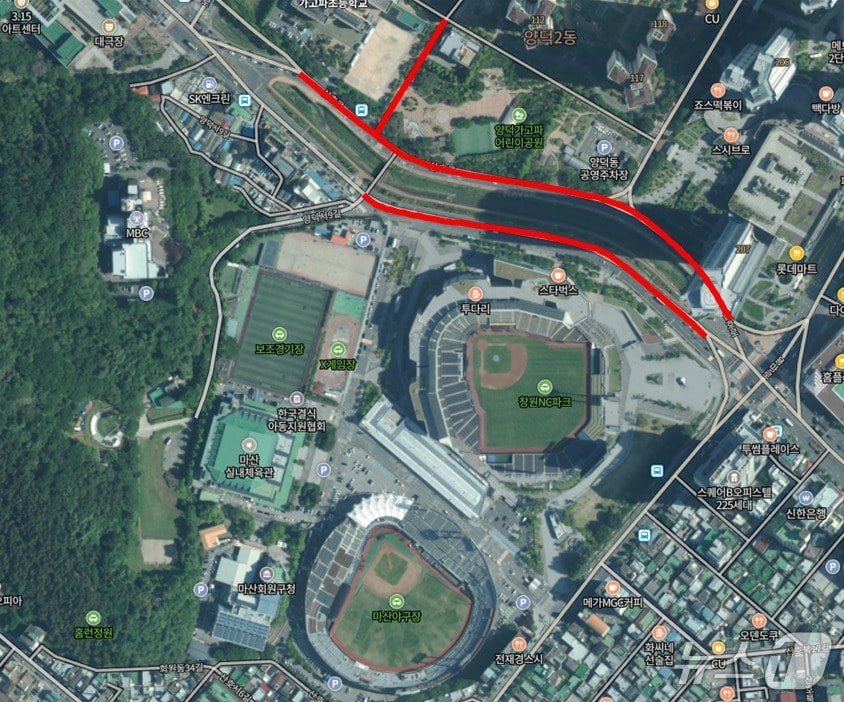 창원시 마산회원구가 프로야구 NC다이노스의 홈경기일에 경기장 인근 도로 일부 구간의 주차 단속 유예를 추진한다. 사진은 단속 유예 구간.(창원시 마산회원구 제공. 재판매 및 DB금지)